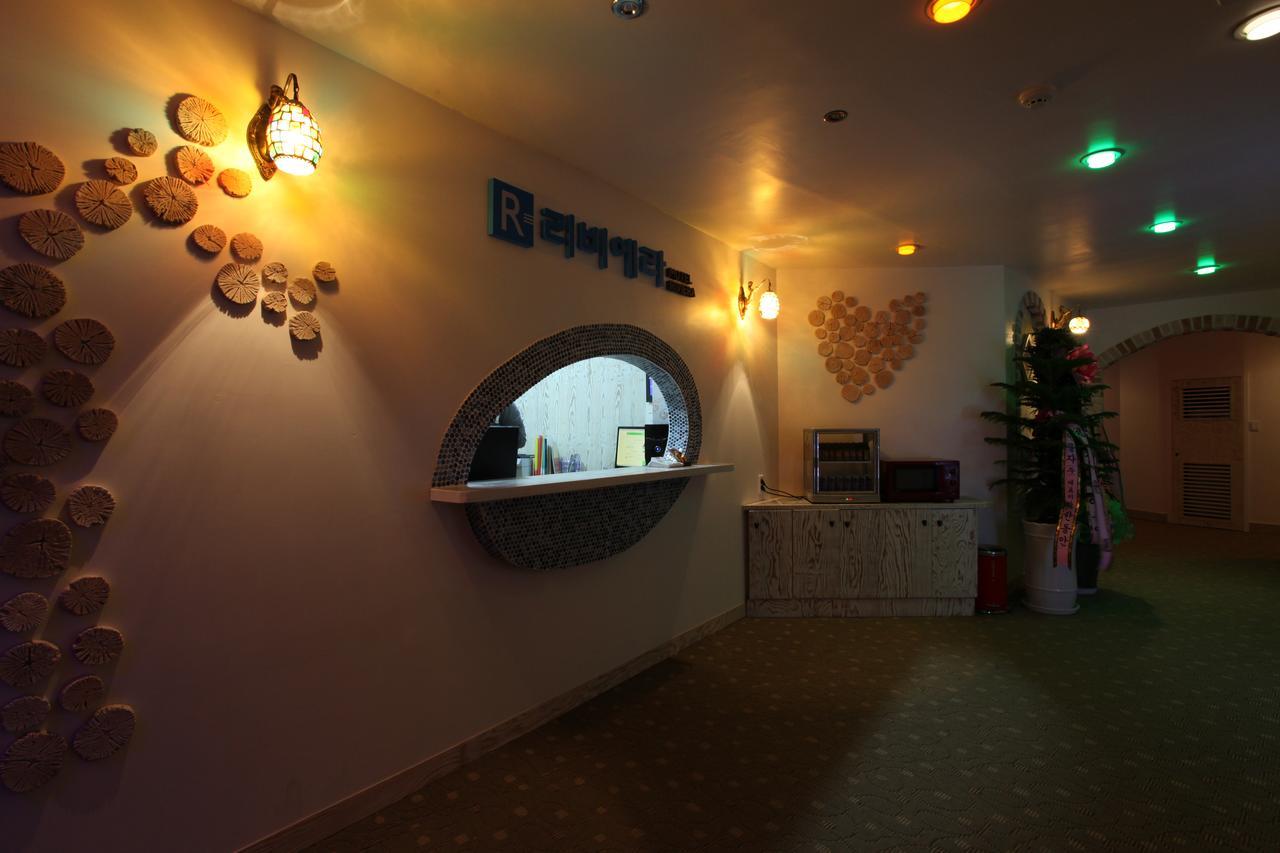 Riviera Motel Коян Екстер'єр фото