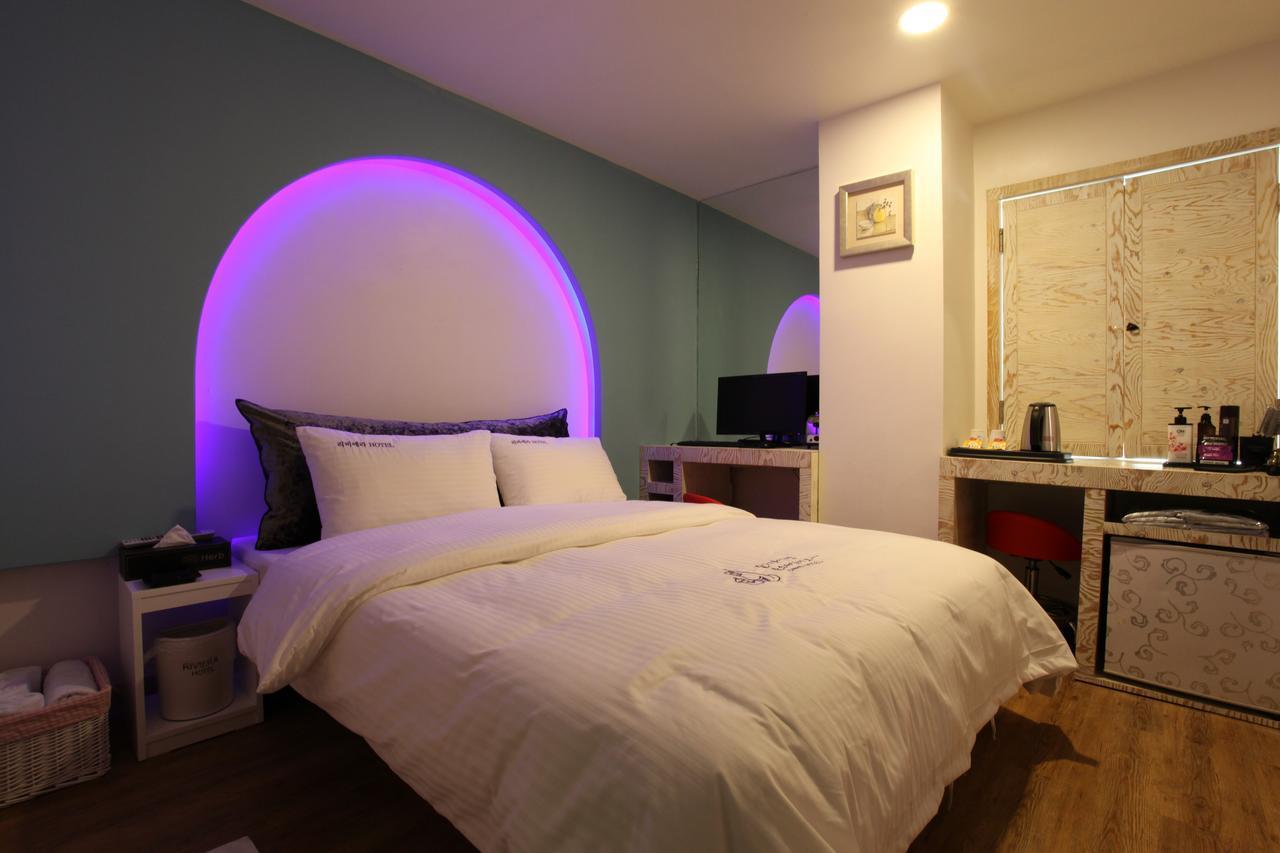 Riviera Motel Коян Екстер'єр фото